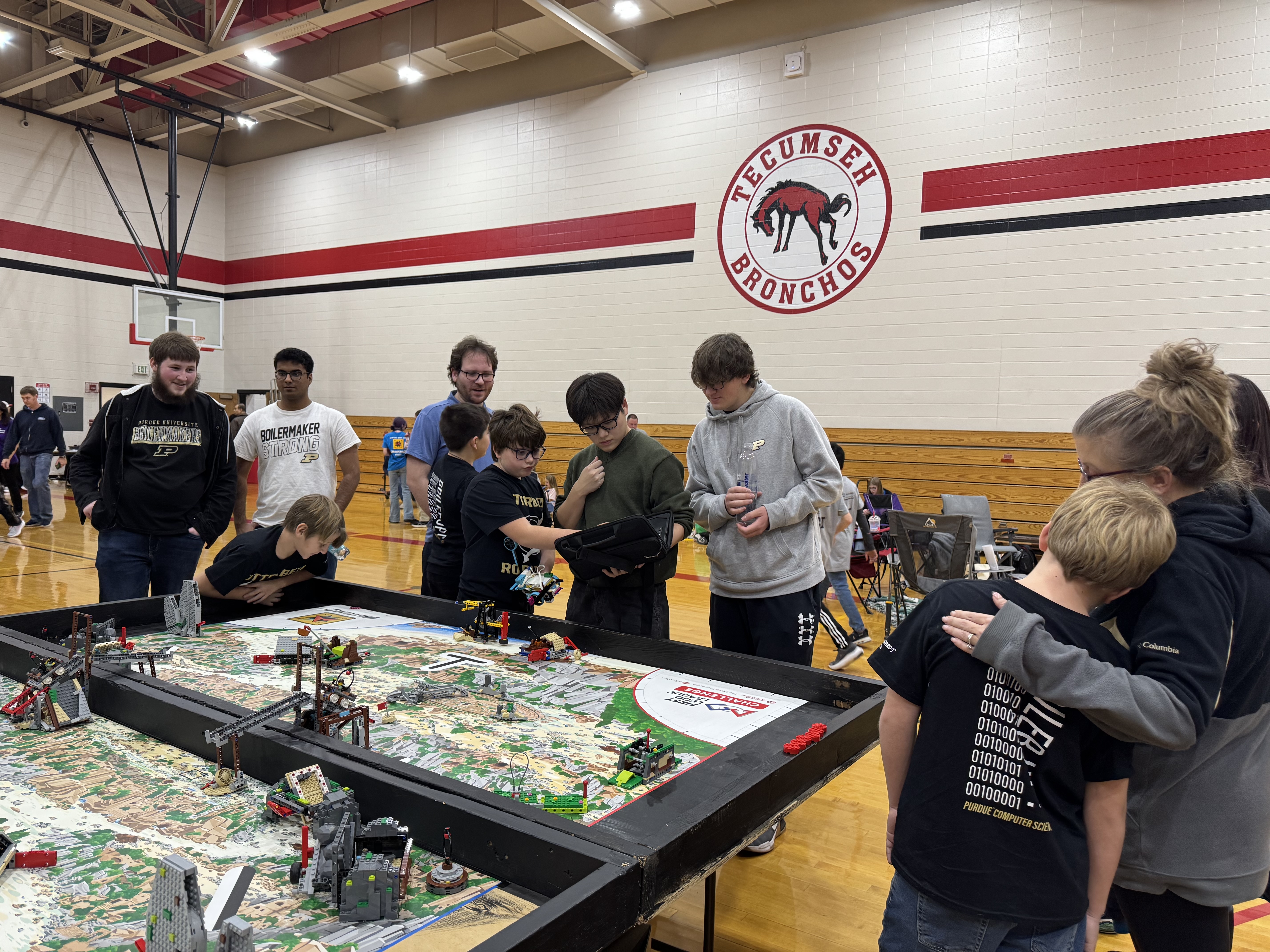 college students mentoring fll team members